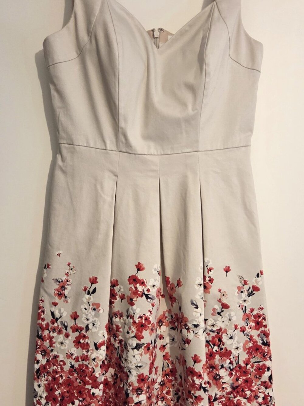 Brand: White House | Black Market dress  Beige dress/floral